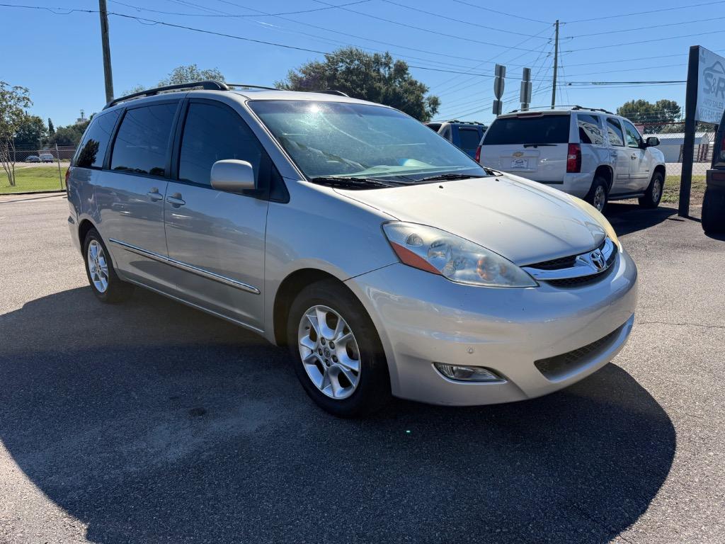 2006 Toyota Sienna - $7,500