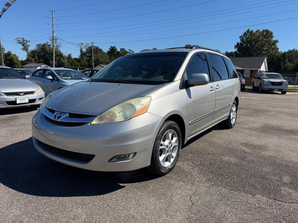 2006 Toyota Sienna - $7,500