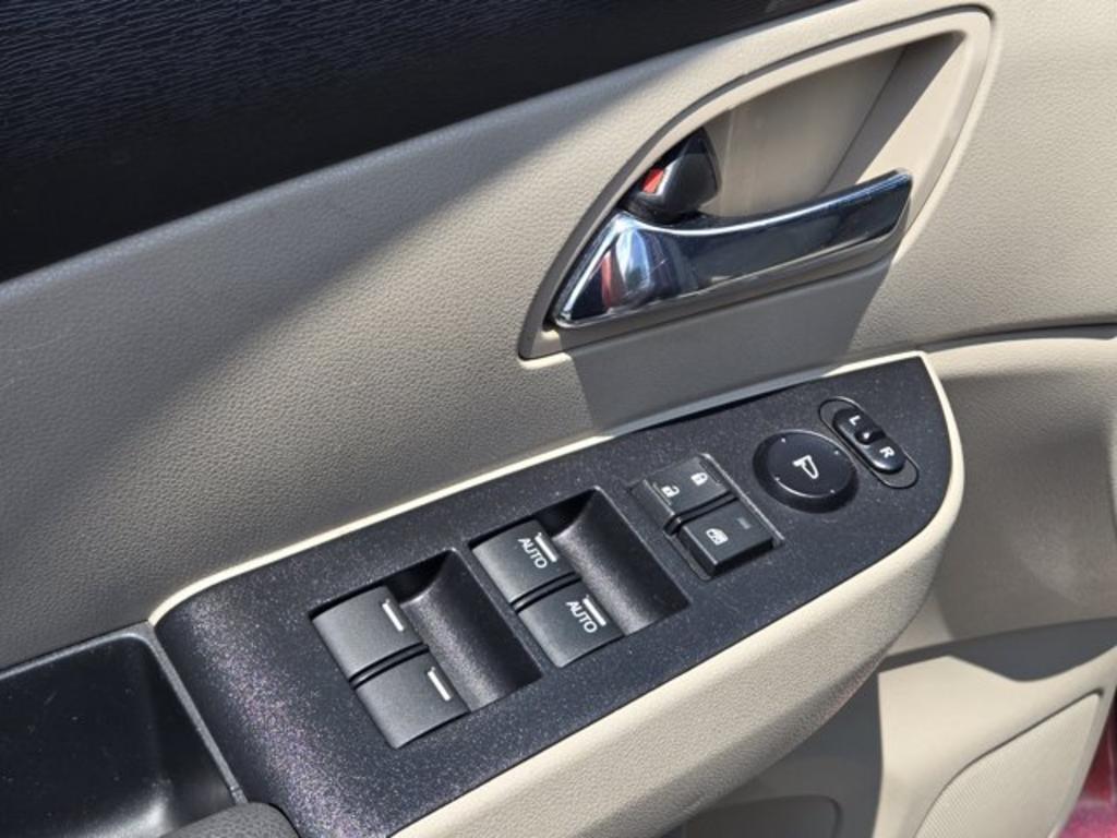2015 Honda Odyssey - $14,995