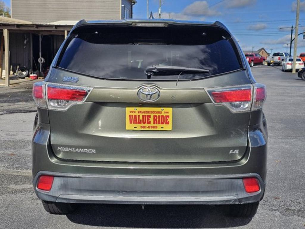 2014 Toyota Highlander LE photo