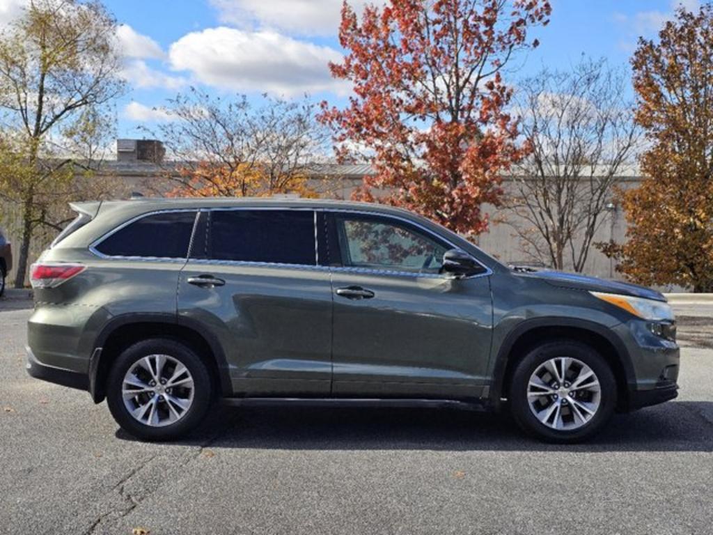 2014 Toyota Highlander LE photo