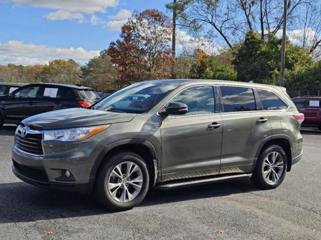 2014 Toyota Highlander LE photo