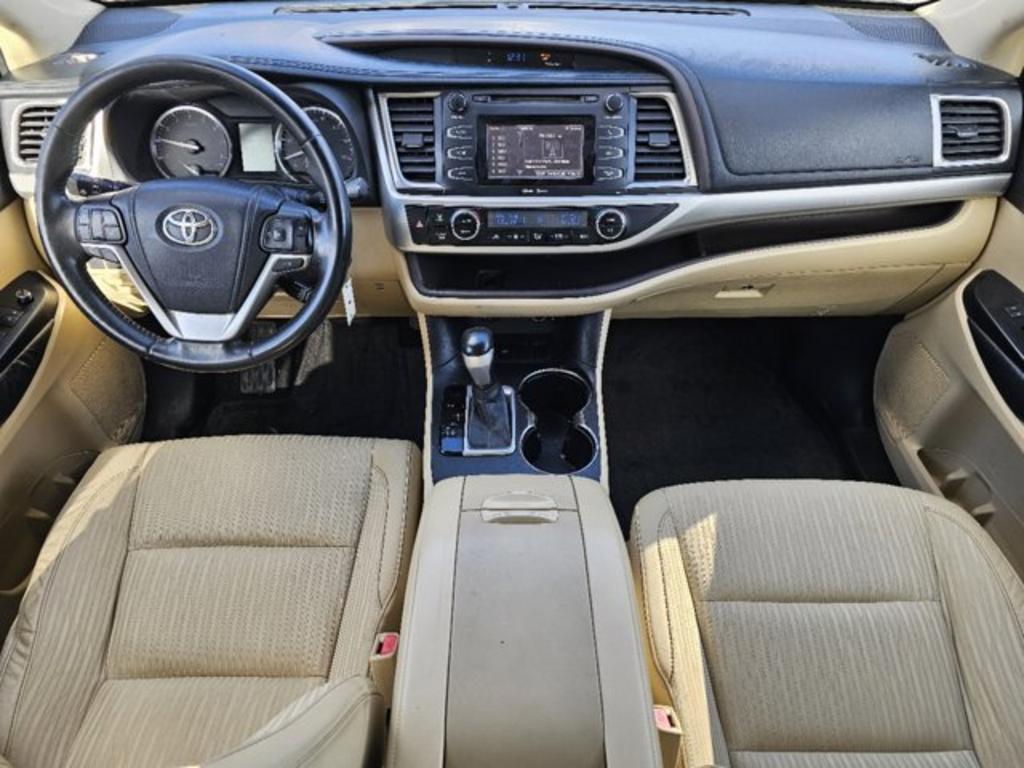 2014 Toyota Highlander LE photo