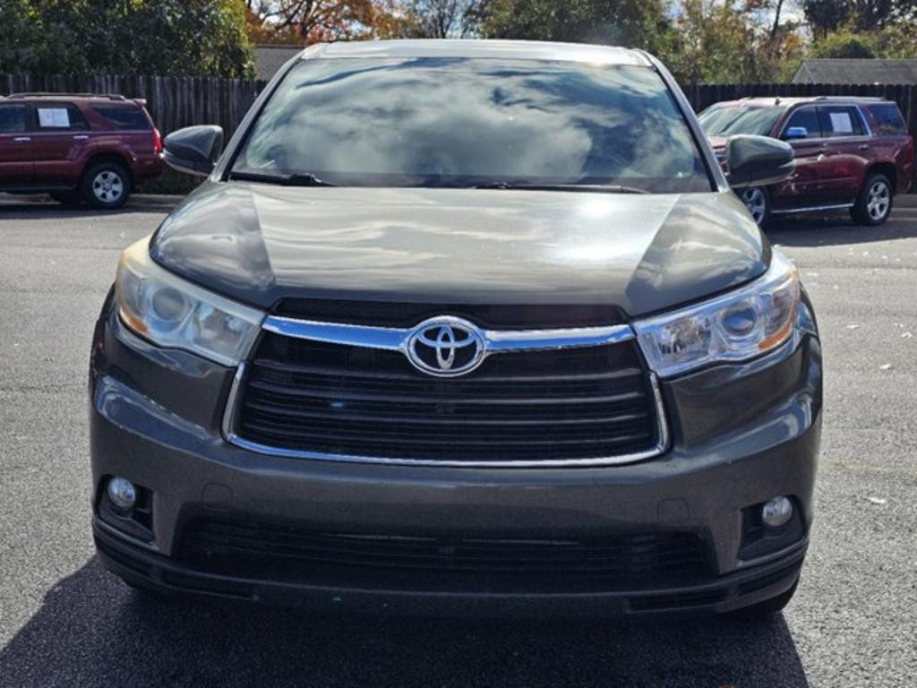 2014 Toyota Highlander LE photo