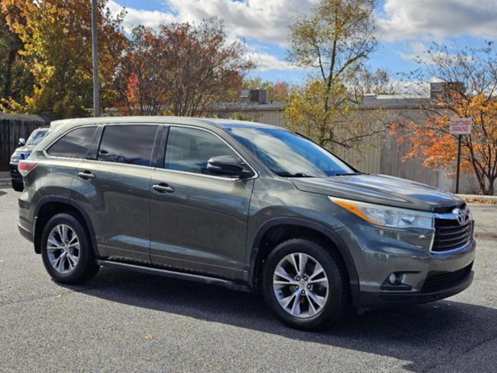 2014 Toyota Highlander LE photo