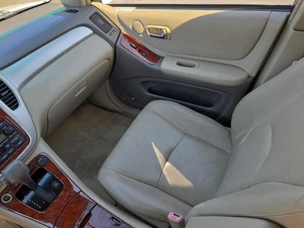 2004 Toyota Highlander photo