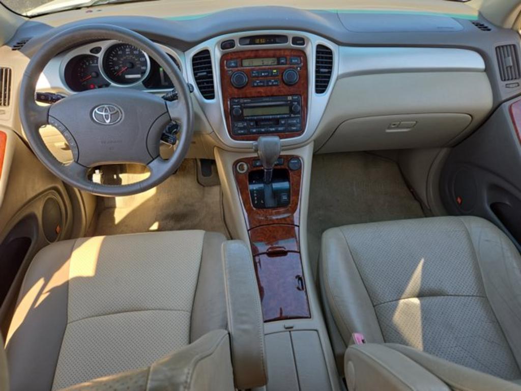 2004 Toyota Highlander photo