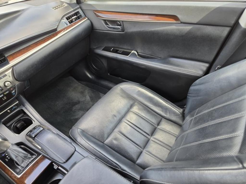 2016 Lexus ES - $15,995