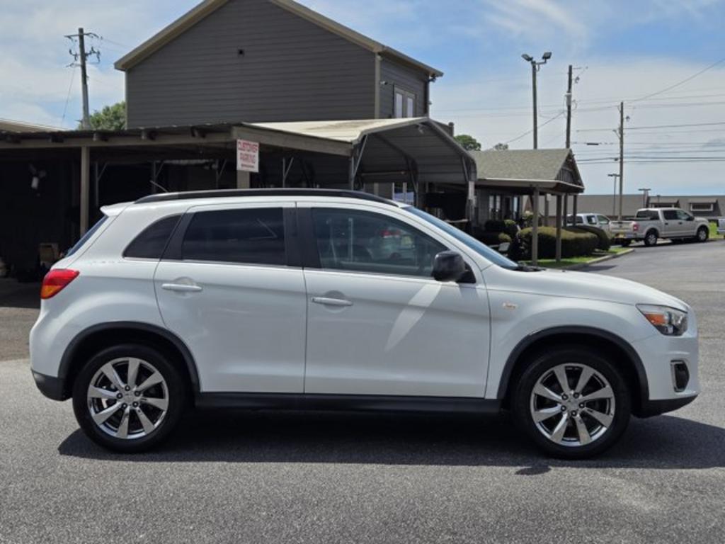 2013 Mitsubishi Outlander - $10,995