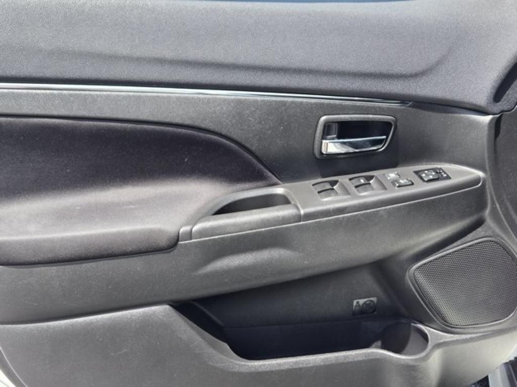 2013 Mitsubishi Outlander - $10,995