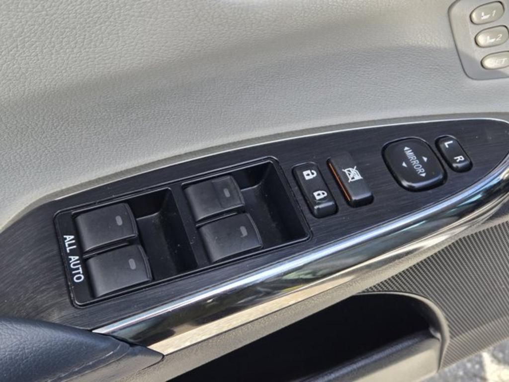 2013 Toyota Avalon - $13,995