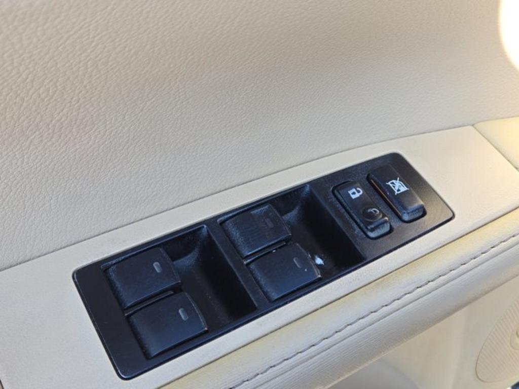 2013 Lexus ES - $12,995