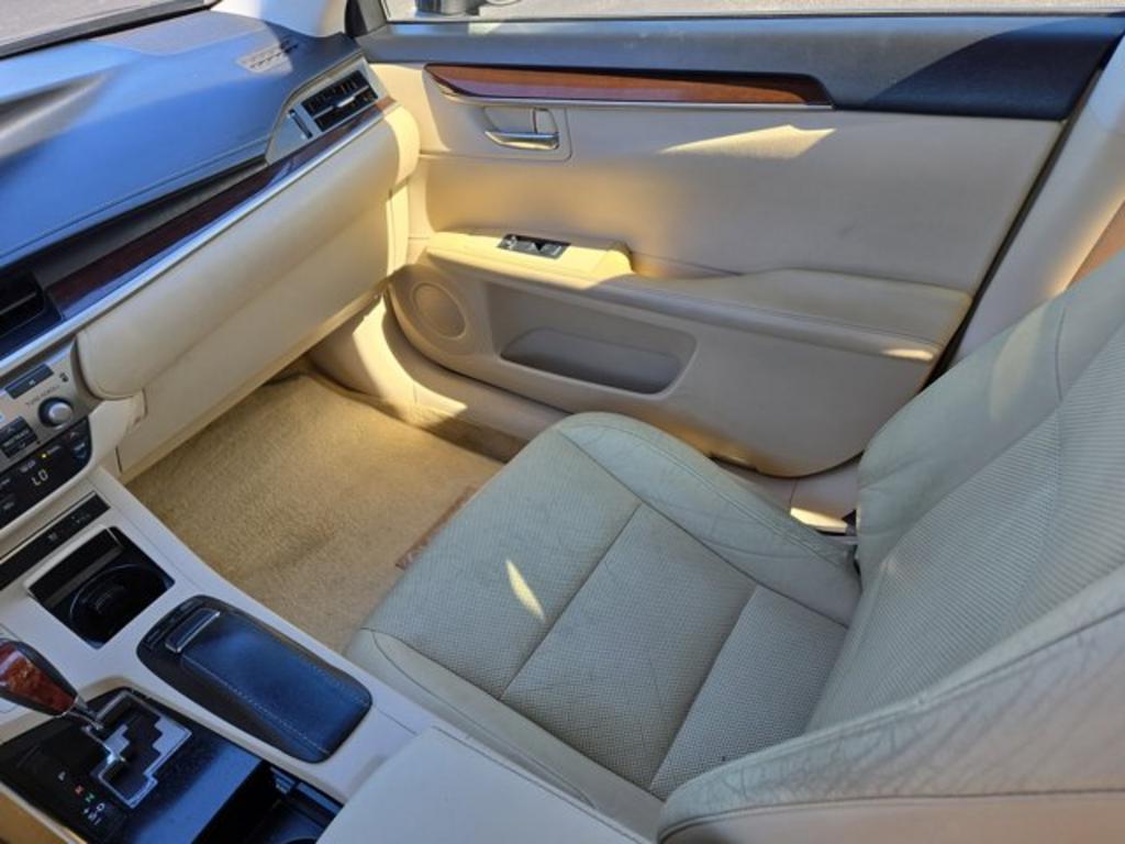 2013 Lexus ES - $12,995