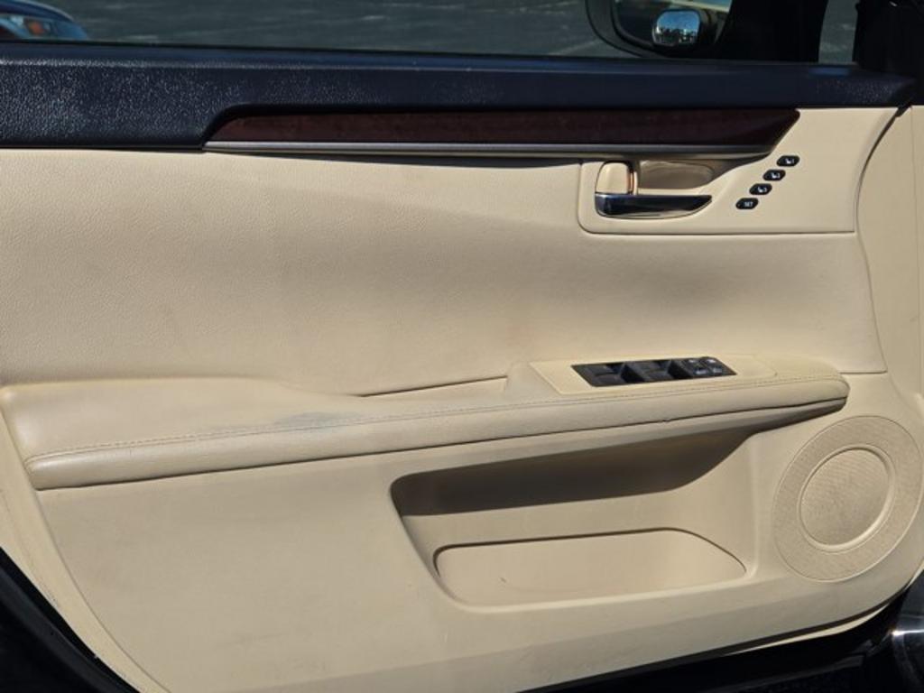 2013 Lexus ES - $12,995