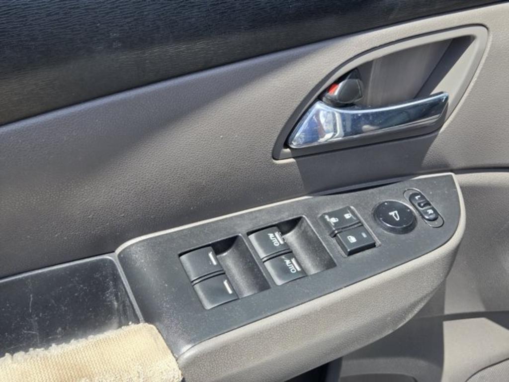 2016 Honda Odyssey - $15,995