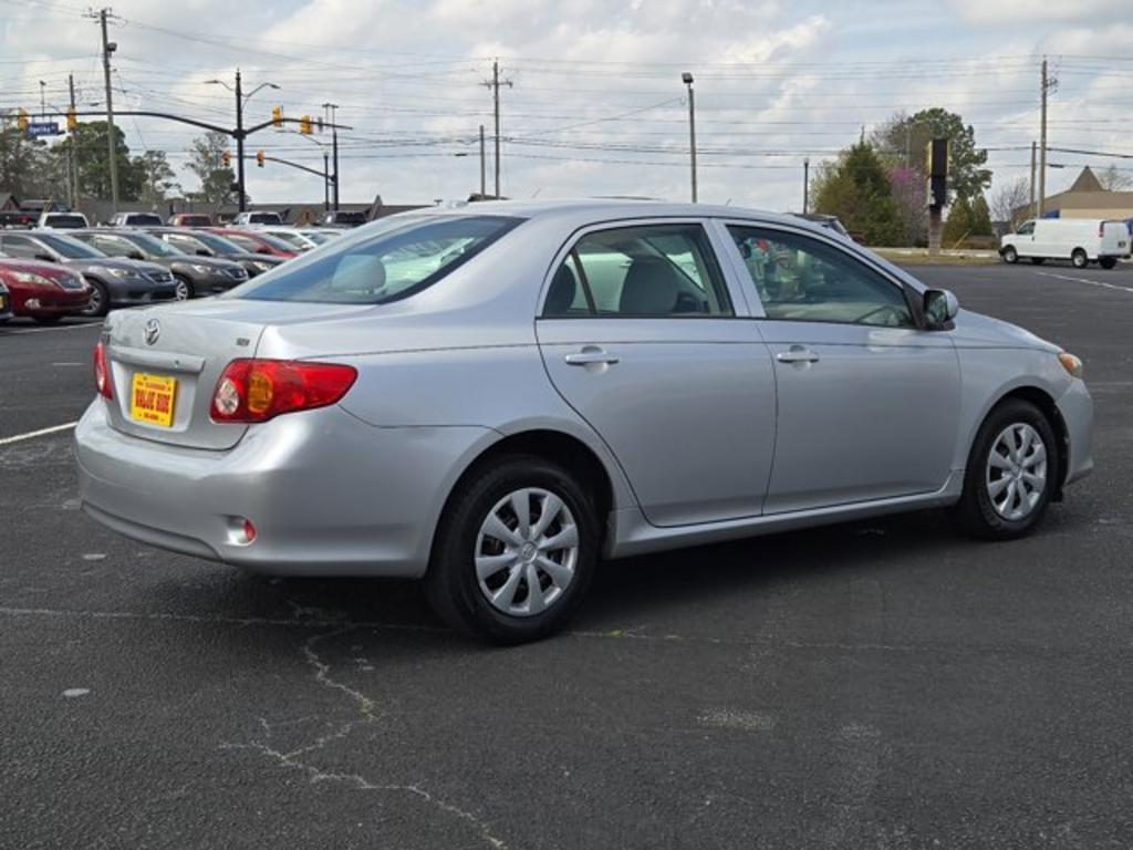 2009 Toyota Corolla LE photo