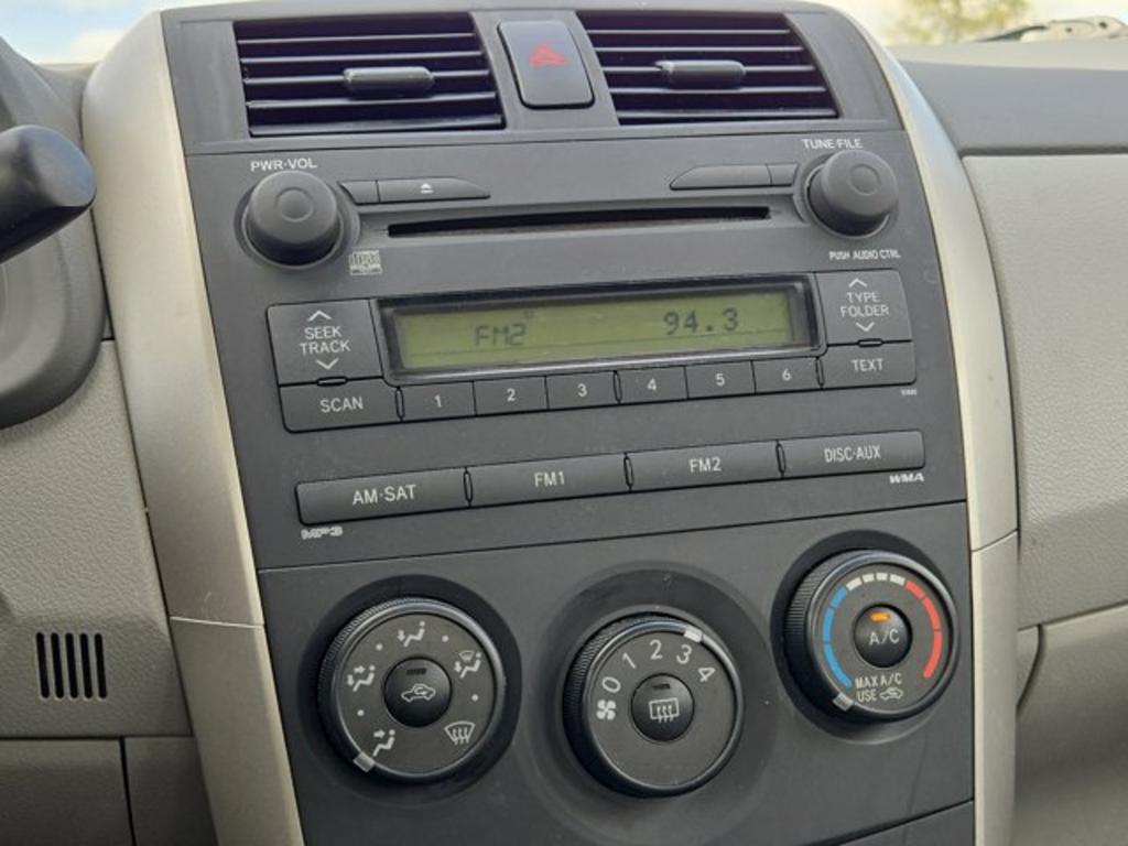 2009 Toyota Corolla LE photo