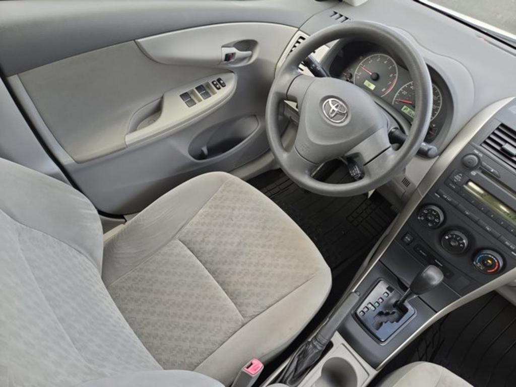 2009 Toyota Corolla LE photo