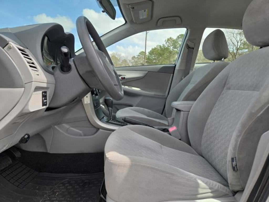 2009 Toyota Corolla LE photo