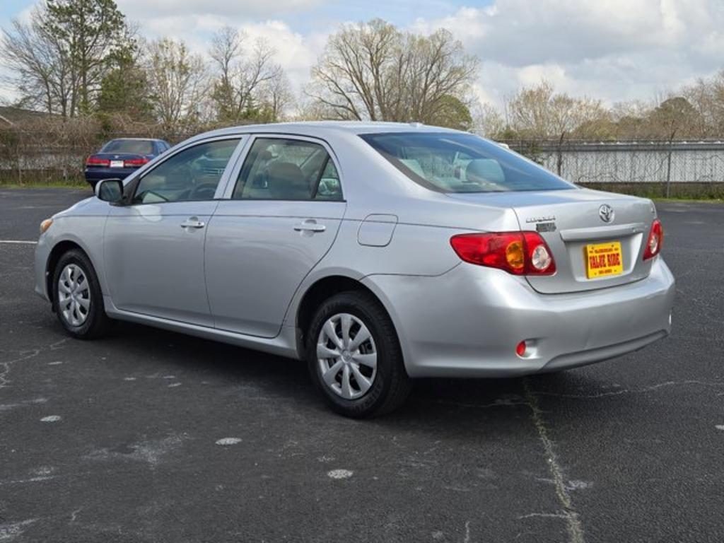 2009 Toyota Corolla LE photo