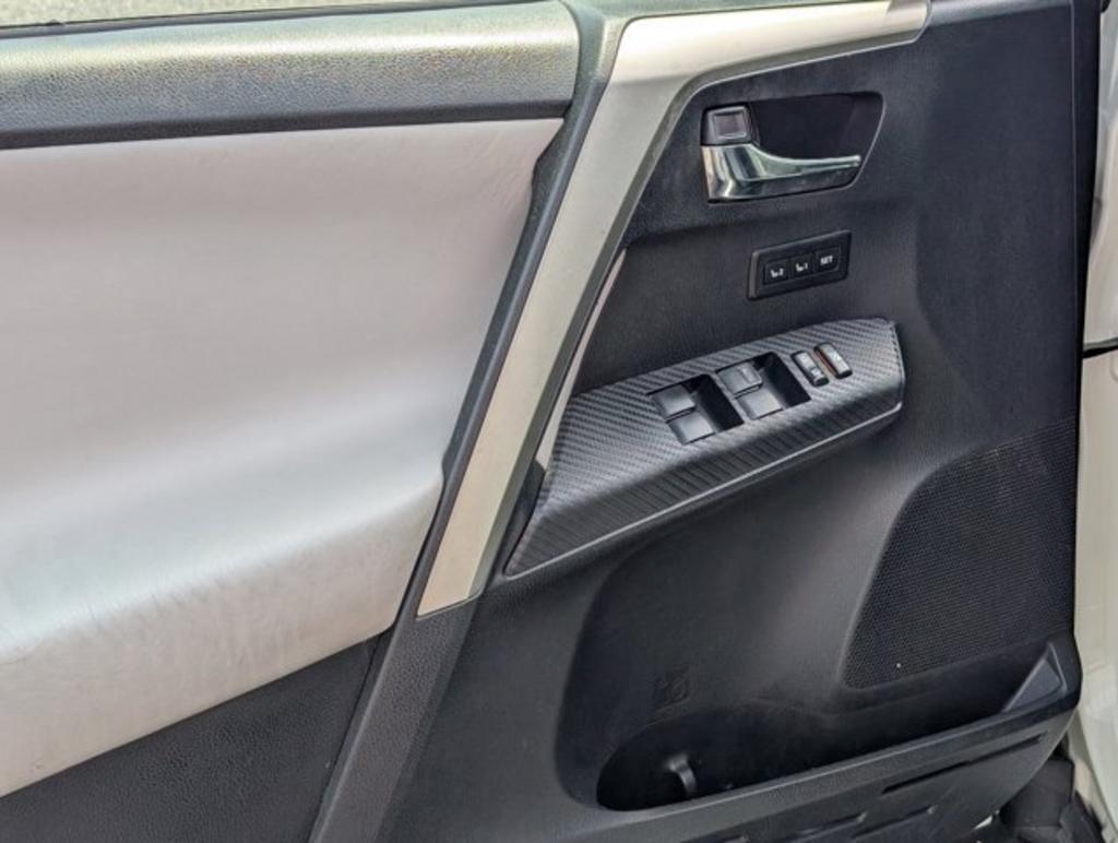 2015 Toyota RAV4  photo