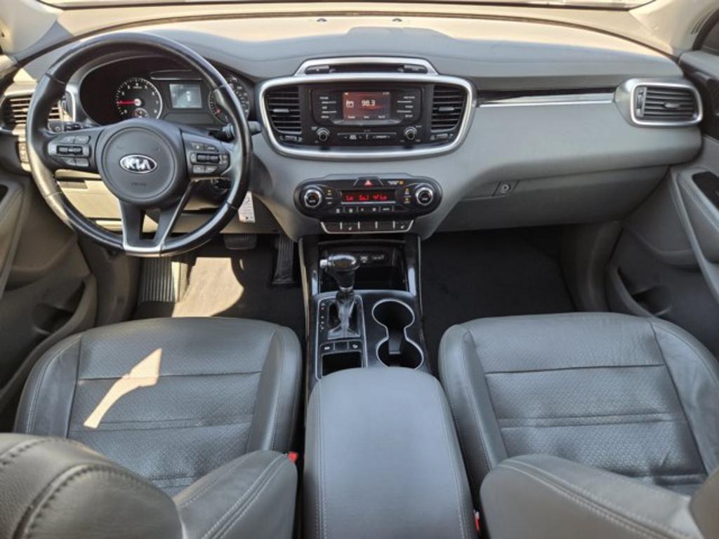 2016 Kia Sorento - $9,995