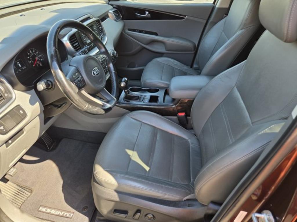 2016 Kia Sorento - $9,995
