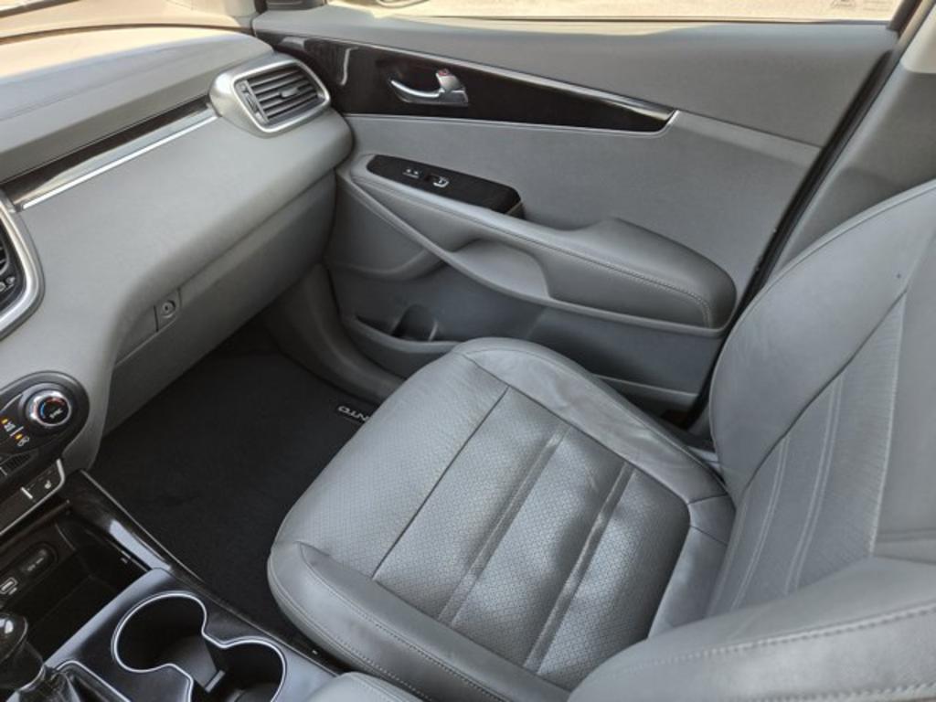 2016 Kia Sorento - $9,995