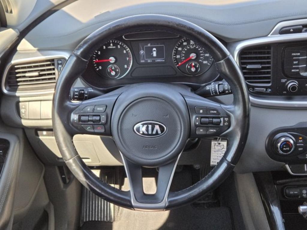 2016 Kia Sorento - $9,995