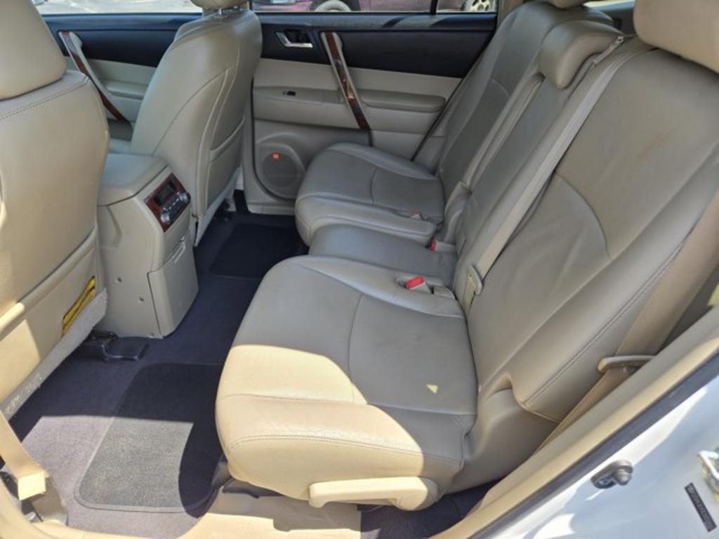 2012 Toyota Highlander - $15,995
