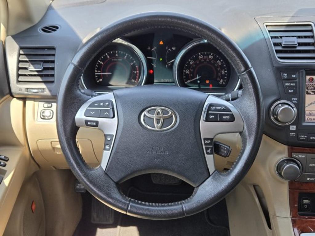 2012 Toyota Highlander - $15,995