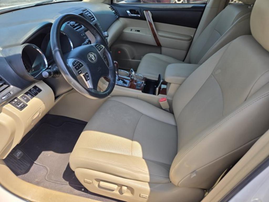 2012 Toyota Highlander - $15,995