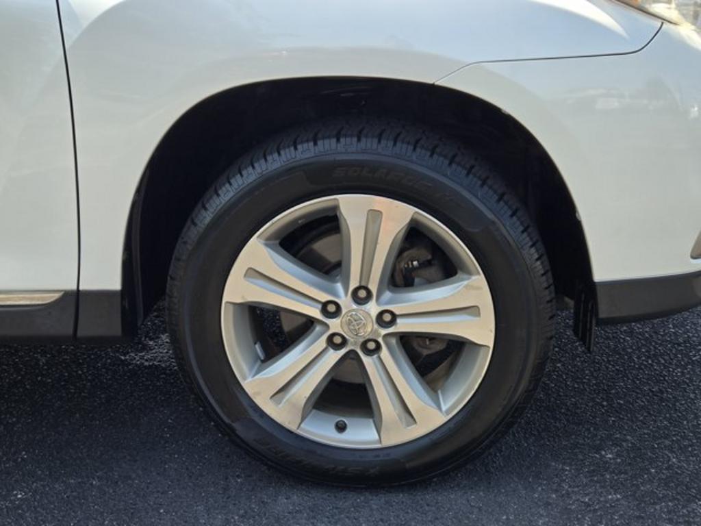 2012 Toyota Highlander - $15,995