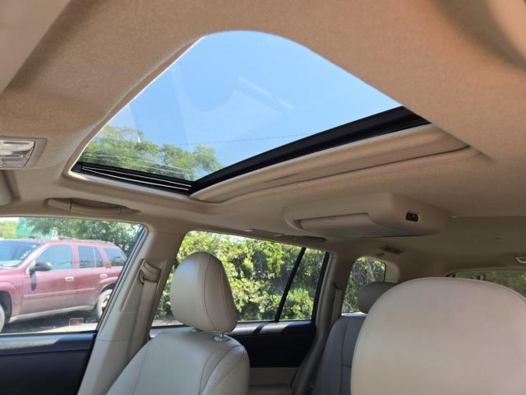2012 Toyota Highlander - $15,995