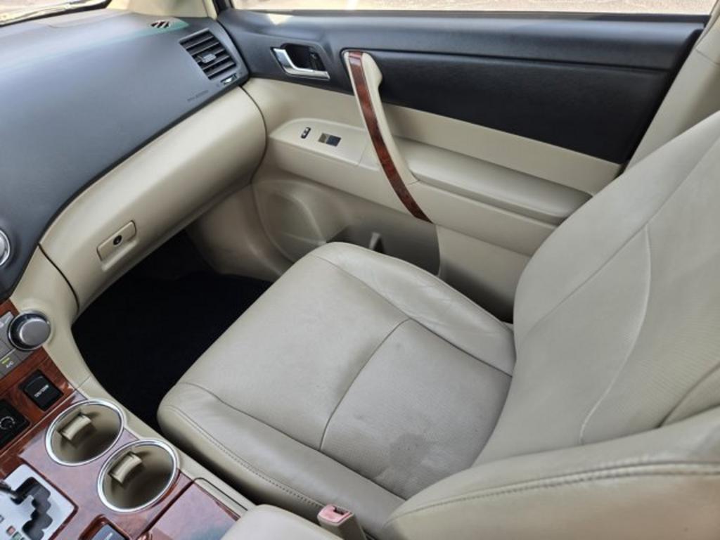 2012 Toyota Highlander - $11,995