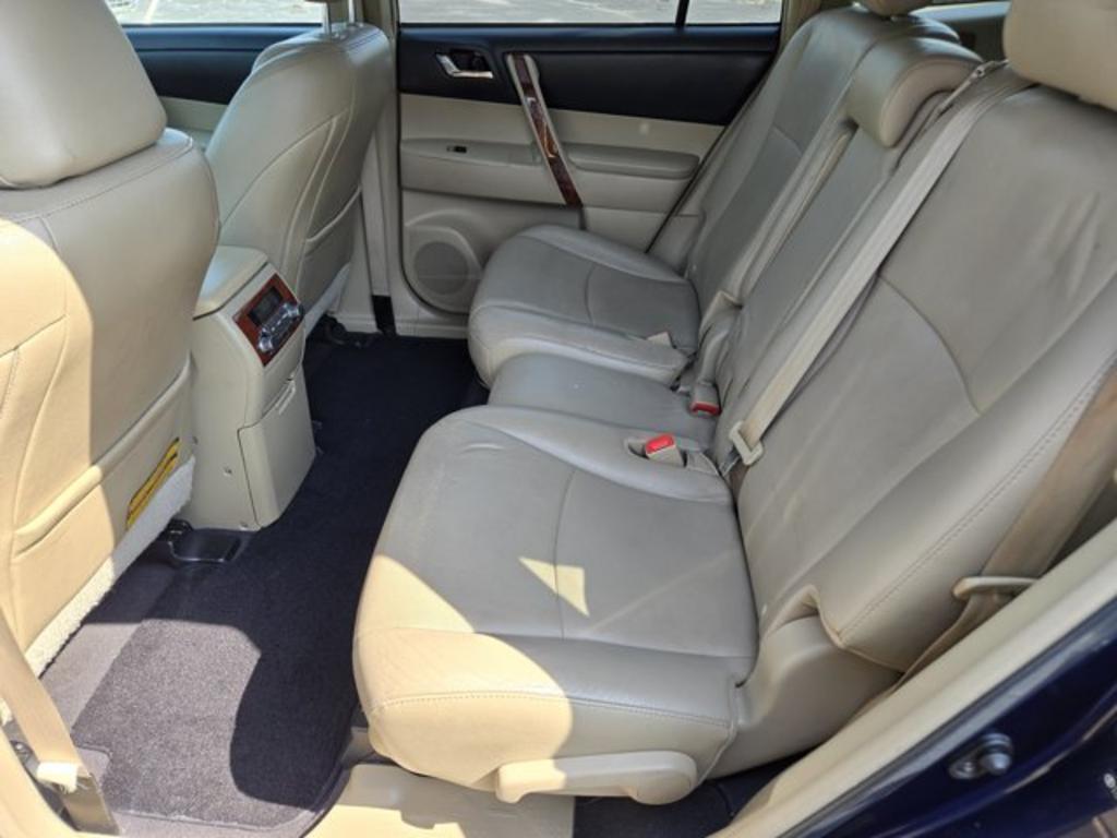 2012 Toyota Highlander - $11,995