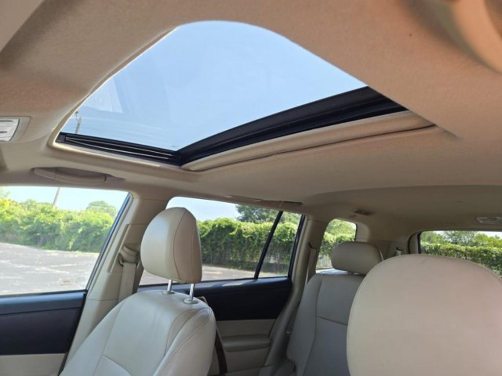 2012 Toyota Highlander - $11,995
