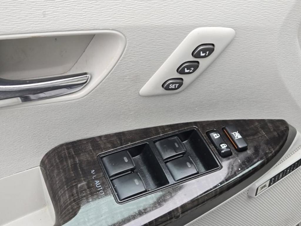 2013 Toyota Venza LE photo