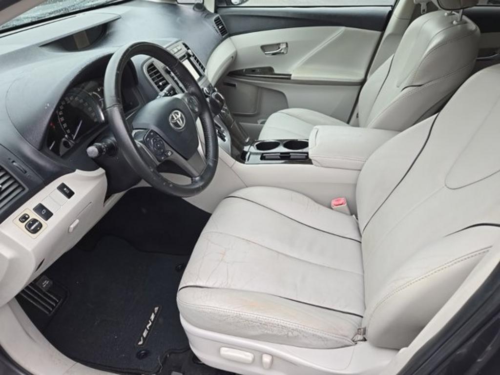 2013 Toyota Venza LE photo