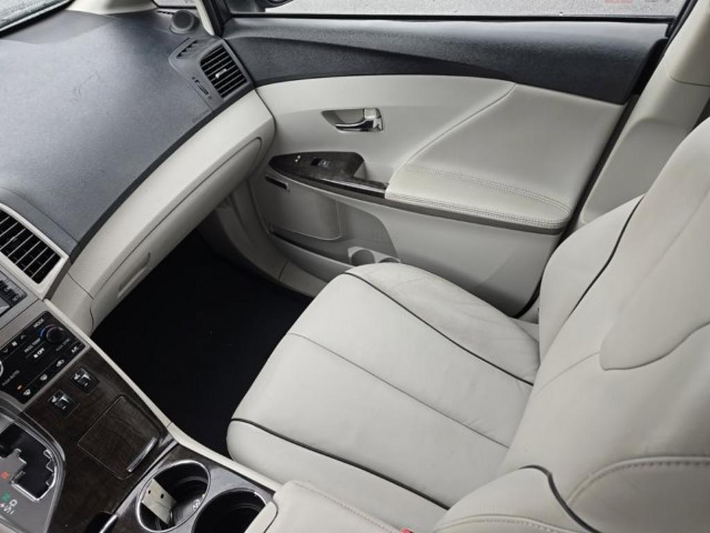 2013 Toyota Venza LE photo