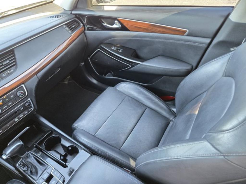 2017 Kia Cadenza - $11,995