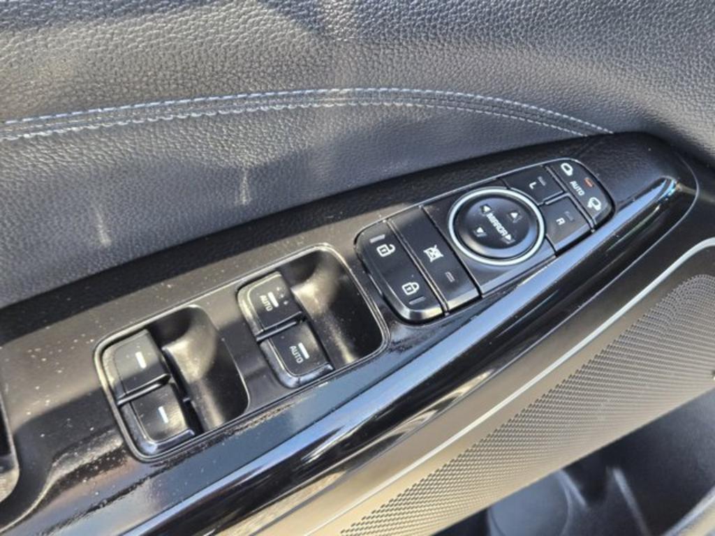 2017 Kia Cadenza - $11,995