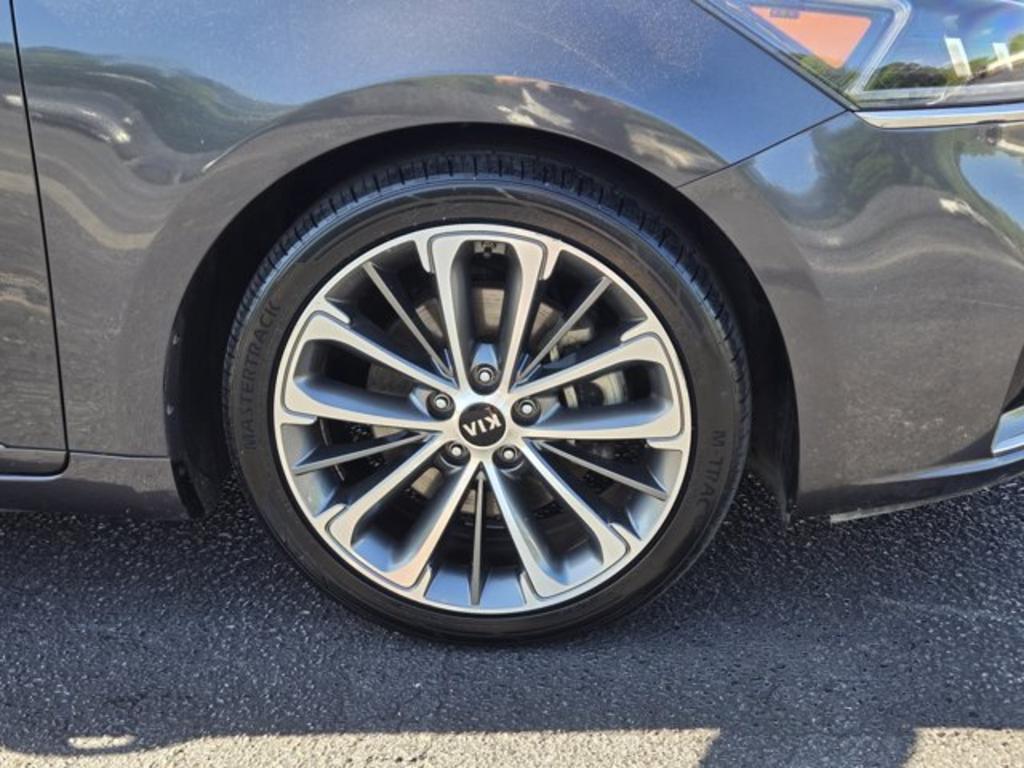 2017 Kia Cadenza - $11,995