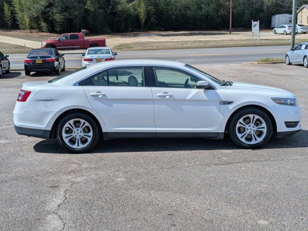 2016 Ford Taurus - $11,995