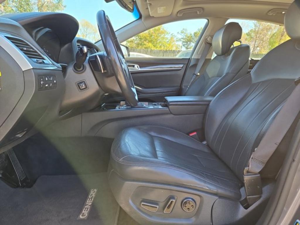 2015 Hyundai Genesis 3.8L photo