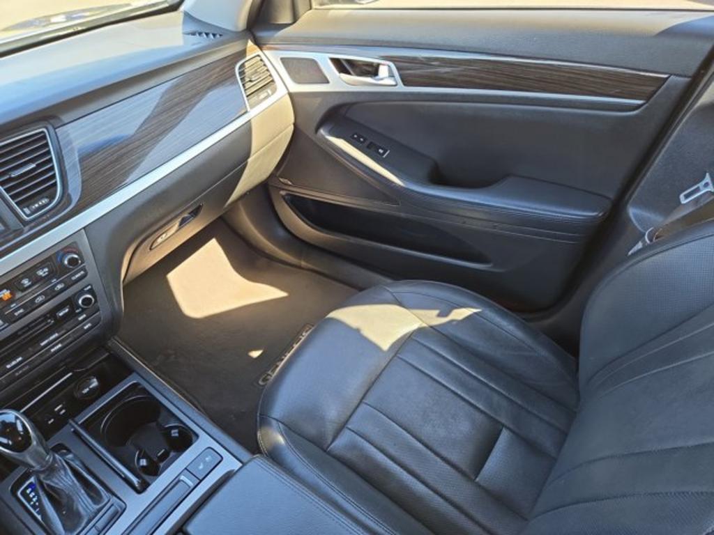 2015 Hyundai Genesis 3.8L photo