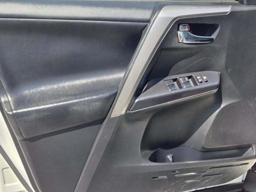 2017 Toyota RAV4 - $14,995