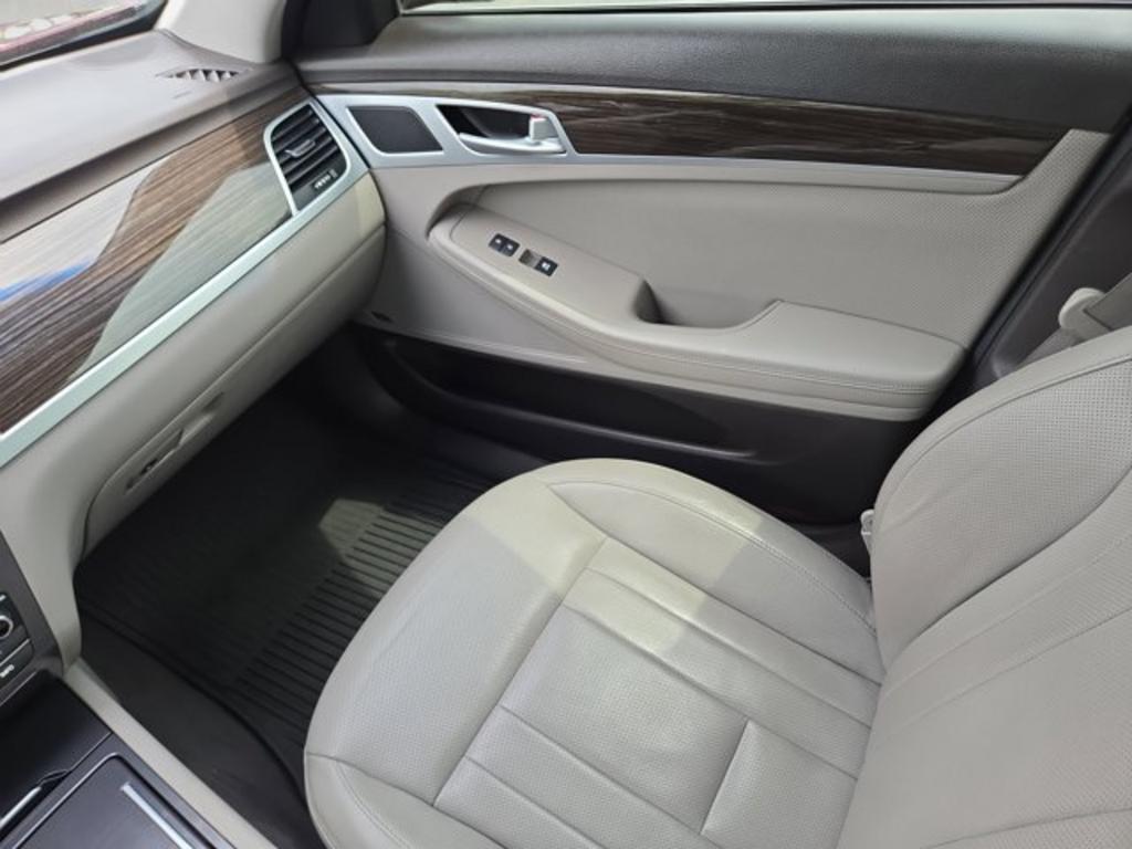 2015 Hyundai Genesis 3.8L photo