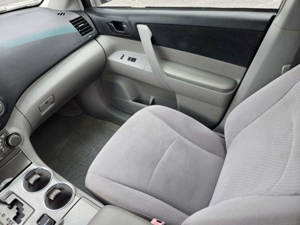 2010 Toyota Highlander - $11,995