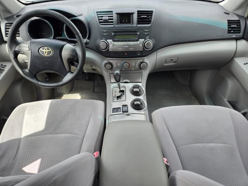 2010 Toyota Highlander - $11,995